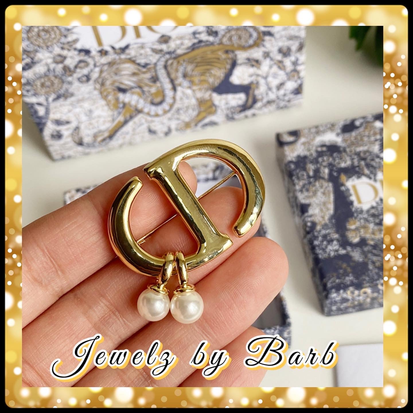 LUX COLLECTION BROOCH GOLD WITH PEARLS